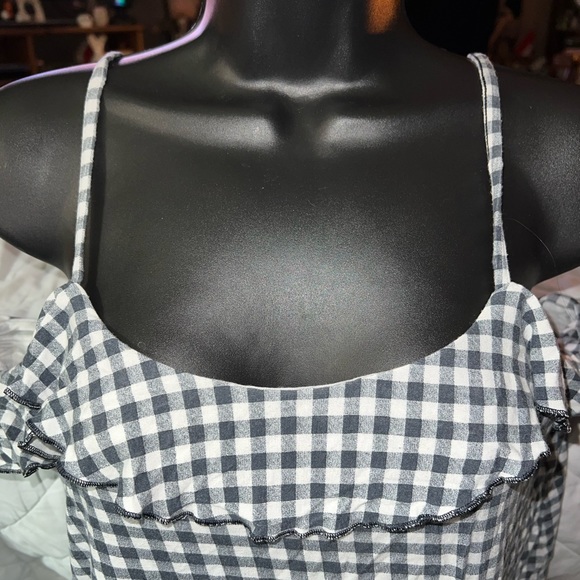 American Eagle Gingham Cold Shoulder Top - Picture 2 of 10